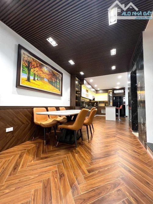 8T thang máy Tôn Đức Thắng, vỉa hè, KD, ô tô thông tứ tung, DT60tr, full NT