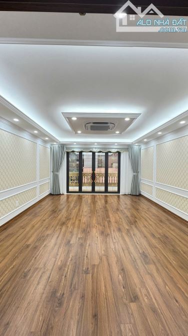 Cho thuê nhà mặt phố Linh Lang - 82m2 x 4 tầng - MT 5m - 70tr/tháng - 1