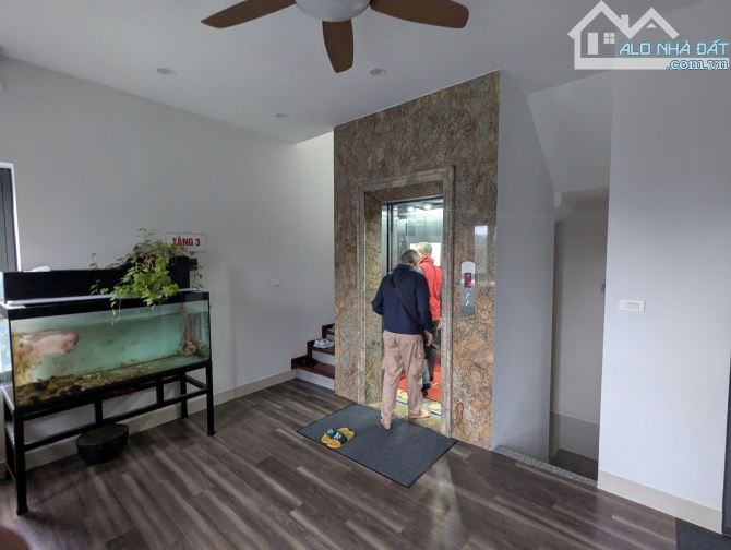 Nhà Đẹp Mặt Phố LLQ 7 Tầng Thang Máy Lô Góc 2 Mặt Tiền -View Hồ Tây 52.8 Tỷ