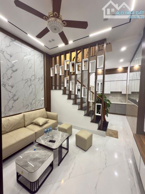 Bán nhà Trần Khát Chân 37m2, 5T, mt 4m gần phố, full nội thất, sổ đỏ riêng. Giá 7.99 tỷ