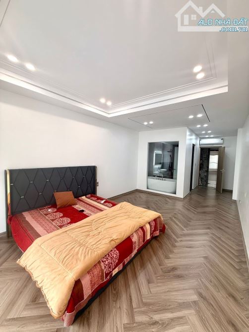 8T thang máy Tôn Đức Thắng, vỉa hè, KD, ô tô thông tứ tung, DT60tr, full NT