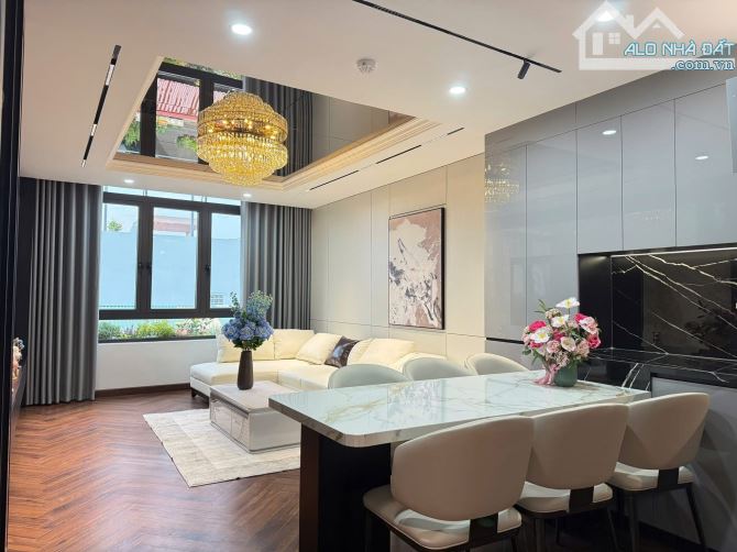 BÁN NHÀ DÂN XÂY - CẦU GIẤY - NHÀ HIẾM SIÊU ĐẸP - VÀI BƯỚC RA ĐƯỜNG LỚN - THANG MÁY