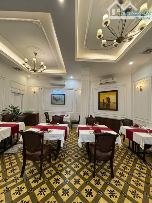 BIỆT THỰ 3 TẦNG NGHĨA ĐÔ CẦU GIẤY DT 270M MT 15M MP LÔ GÓC VỊ TRÍ KIM CƯƠNG KD VIP 210 TỶ