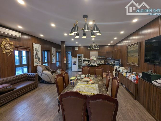 Nhà Đẹp Mặt Phố LLQ 7 Tầng Thang Máy Lô Góc 2 Mặt Tiền -View Hồ Tây 52.8 Tỷ