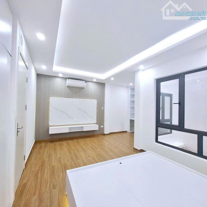 BÁN NHÀ MỚI VĨNH HƯNG 5 TẦNG SIÊU ĐẸP – 45M – 6 NGỦ – ÔTÔ TẢI ĐỖ CỬA – HƠN 8 TỶ