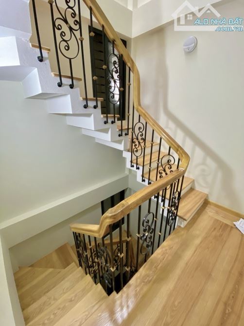 NHÀ THIẾT KẾ RIÊNG ĐẸP LONG LANH- PHỐ VIP- Ô CHỜ THANG MÁY- 5 TẦNG- Hơn 9 Tỷ