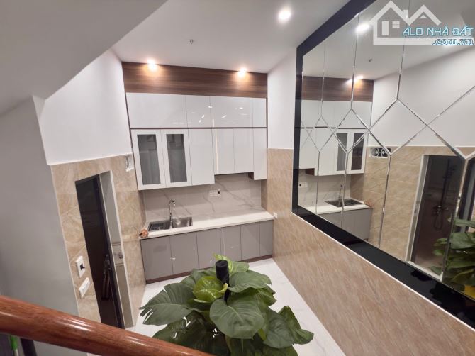 Bán nhà Trần Khát Chân 37m2, 5T, mt 4m gần phố, full nội thất, sổ đỏ riêng. Giá 7.99 tỷ