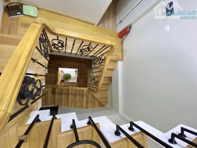 NHÀ THIẾT KẾ RIÊNG ĐẸP LONG LANH- PHỐ VIP- Ô CHỜ THANG MÁY- 5 TẦNG- Hơn 9 Tỷ