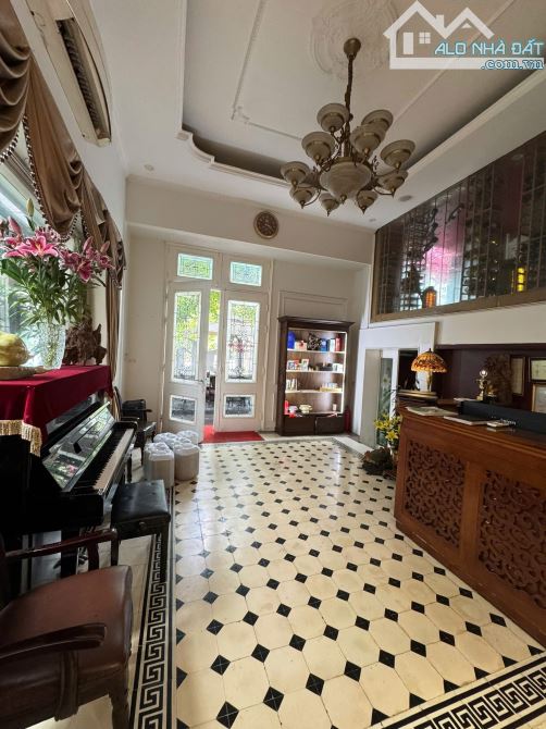 Bán Nhà Mặt Phố Nguyễn Khánh Toàn Cầu Giấy 265m2-4T MT15m LÔ GÓC 3 THOÁNG 210 Tỷ.