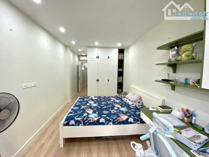 NHÀ THIẾT KẾ RIÊNG ĐẸP LONG LANH- PHỐ VIP- Ô CHỜ THANG MÁY- 5 TẦNG- Hơn 9 Tỷ