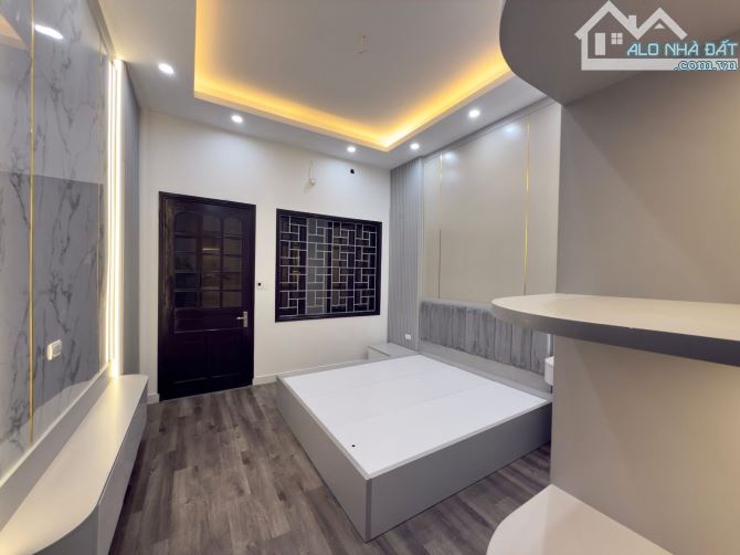 Bán nhà Trần Khát Chân 37m2, 5T, mt 4m gần phố, full nội thất, sổ đỏ riêng. Giá 7.99 tỷ