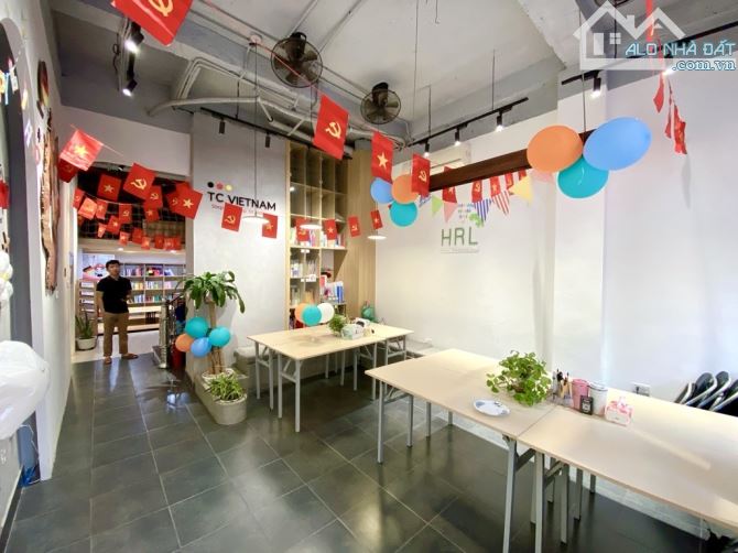 SIÊU PHẨM - MẶT NGÕ OTO TRÁNH VỈA HÈ- DỪNG ĐỖ NGÀY ĐÊM- THANG MÁY- DÒNG TIỀN - KINH DOANH