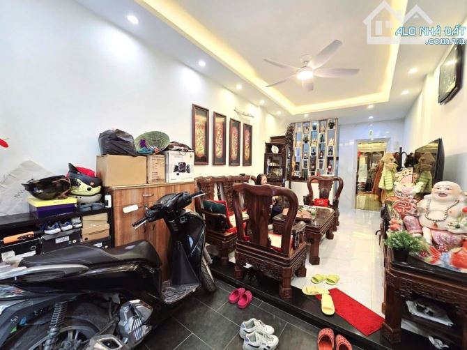 Siêu hiếm nhà Kim Mã TT Ba Đình 6 tầng thang máy chỉ 11.6 tỷ cách ô to vài bước chân