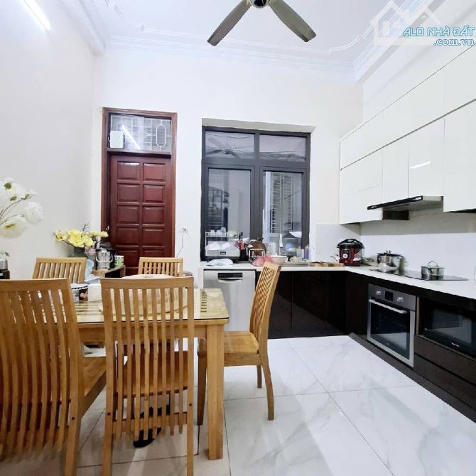 BÁN NHÀ NGÕ 151 NGUYỄN ĐỨC CẢNH 45M X 4 TẦNG, NỘI THẤT ĐẸP, GẦN Ô TÔ, CHỈ 7.95 TỶ