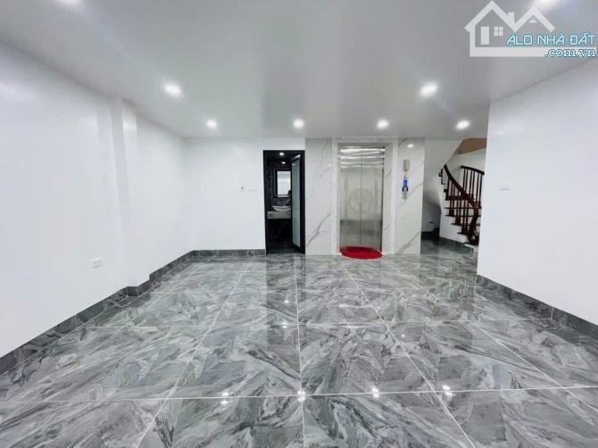 Bán nhà Hà Đông 3 phút ra chợ Hà Đông 10.7 tỷ, 44m2, MT 7.1m, lô góc, ô tô tránh, TM - 1