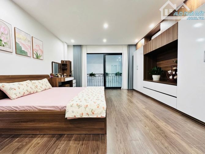 BÁN NHÀ 45M X 6 TẦNG THANG MÁY LĨNH NAM, HƠN 9 TỶ