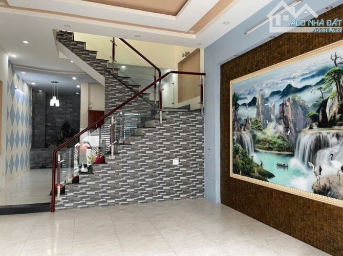 Bán nhà 3 tầng, 3PN,  đường Số 8, Linh Xuân, Thủ Đức, TP HCM. DT 60m2, Sổ hồng, giá 4.85 - 2