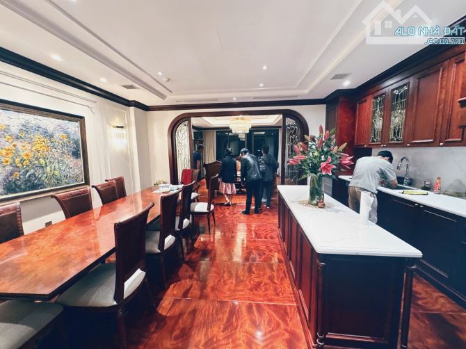 BÁN TÒA NHÀ VĂN PHÒNG LÔ GÓC 3 MẶT THOÁNG – SÁT HỒ TÂY – ĐẲNG CẤP DOANH NHÂN – 70M²