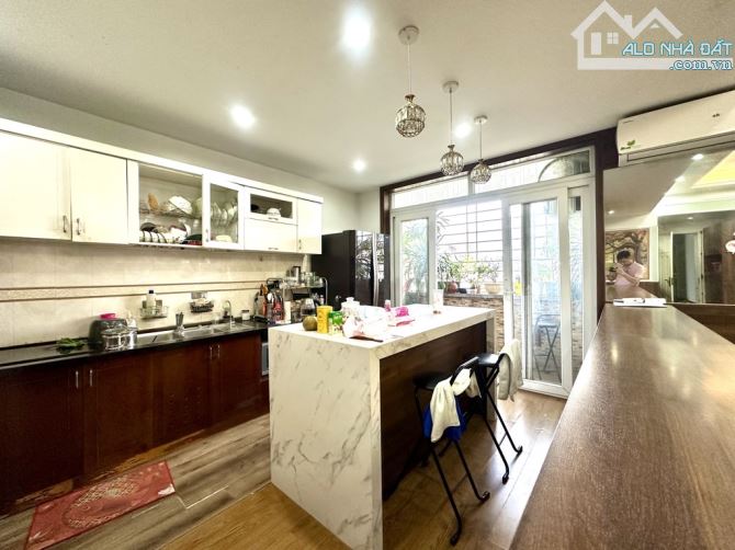 BÁN CHUNG CƯ LÔ GÓC 2 THOÁNG - 151 NGUYỄN ĐỨC CẢNH 130M 3 NGỦ FULL NỘI THẤT CHỈ 8.98 TỶ