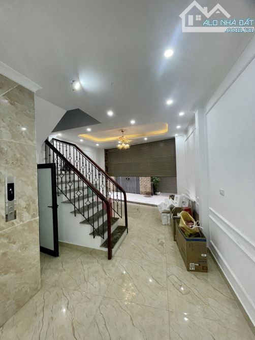 BÁN NHÀ VŨ TÔNG PHAN, THANH XUÂN 56M2, GIÁ: 13.7 TỶ, 7 TẦNG, MT: 5M, DÒNG TIỀN 60 TR/TH