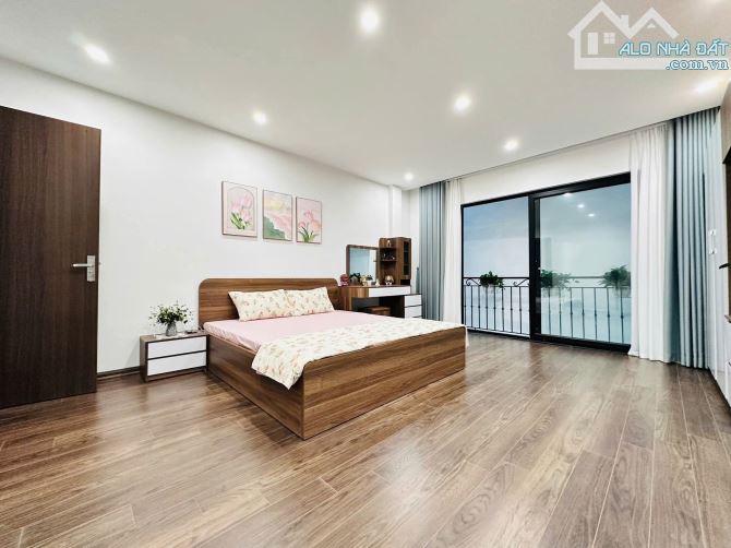 BÁN NHÀ 45M X 6 TẦNG THANG MÁY LĨNH NAM, HƠN 9 TỶ