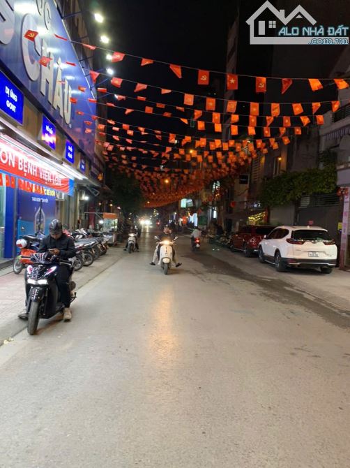 SIÊU PHẨM - MẶT NGÕ OTO TRÁNH VỈA HÈ- DỪNG ĐỖ NGÀY ĐÊM- THANG MÁY- DÒNG TIỀN - KINH DOANH