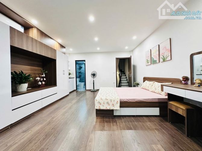 BÁN NHÀ 45M X 6 TẦNG THANG MÁY LĨNH NAM, HƠN 9 TỶ