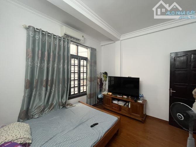 BÁN NHÀ NGÕ 250 TÂN MAI DT 45M X 4 TẦNG, 4 PHÒNG NGỦ, GIÁ 8.2 TỶ