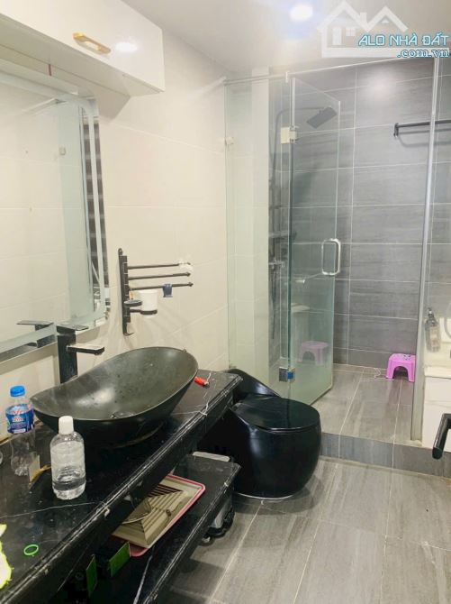 CHÍNH CHỦ BÁN NHÀ PHÂN LÔ QUÂN ĐỘI VŨ TÔNG PHAN DTSD 36m 5 Tầng - CÁCH OTO 3 BƯỚC CHÂN