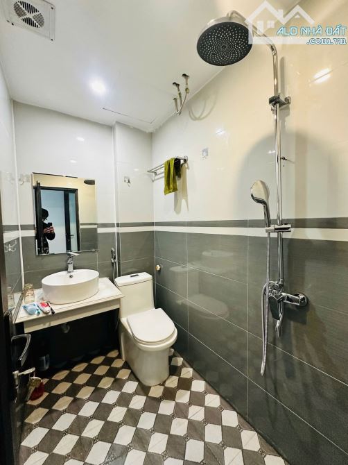 Bán nhà ngõ 225 Nguyễn Đức Cảnh, 35m x 5T, oto đỗ cửa chỉ 7.5 tỷ