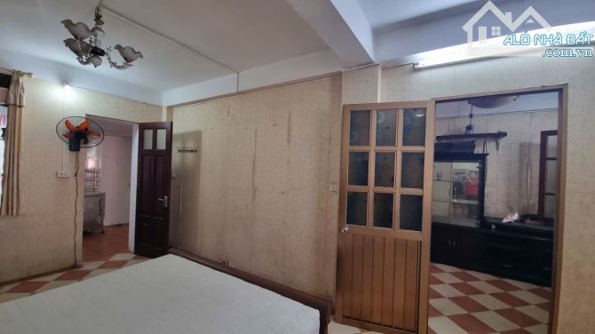 BÁN TẬP THỂ VIP ,TẦNG 3 KHÍ TƯỢNG THỦY VĂN, 95 CHÙA BỘC, ĐỐNG ĐA..70M2 – 2PN.4,15 TỶ