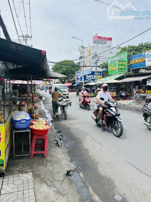 Nhà 2T ngay chợ lạc quang kinh doanh tốt tân thới nhất quận 12.(4.7x23) - 9.x tỷ - 10