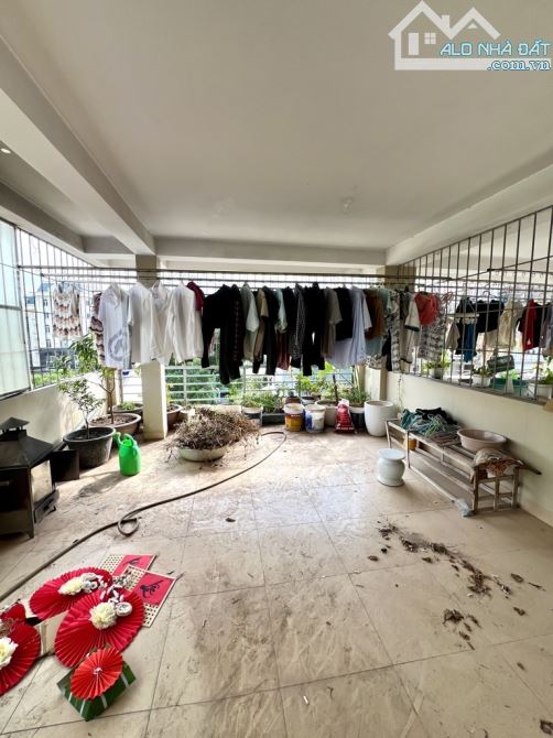 PHÂN LÔ VIP HOÀNG VĂN THÁI - LÔ GÓC - GARA Ô TÔHÀNG XÓM TOÀN CÁN BỘ VỀ HƯU