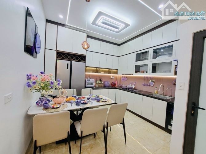 Nhà đẹp phố Bạch Mai - 10m ra phố, ngõ thẳng tắp, xe ba gác đỗ cửa - 42m - hơn 8 tỷ.