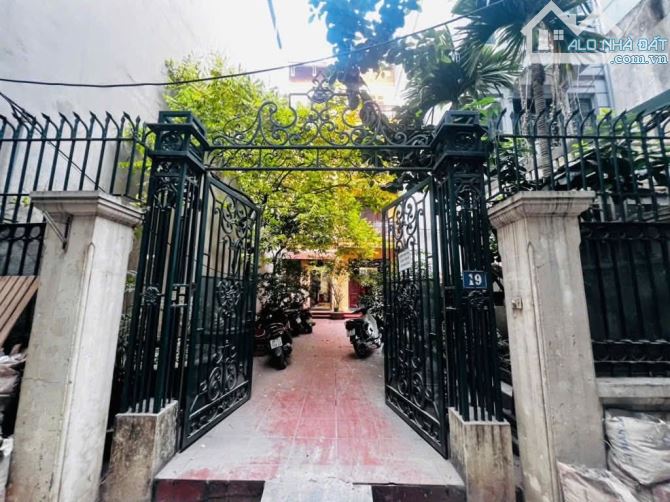 BT PHỐ THỤY KHUÊ — 152m² — 4T — MT 6.7m — GIÁ 40.3 TỶ — SÁT HỒ TÂY — Ô TÔ VÀO NHÀ