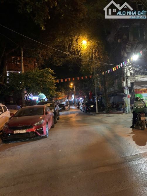 LÔ GÓC 2 THOÁNG- DÂN XÂY- NGÕ OTO TRÁNH VỈA HÈ - DỪNG ĐỖ NGÀY ĐÊM - HOÀNG HOA THÁM