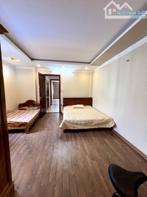 PHÂN LÔ VIP HOÀNG VĂN THÁI - LÔ GÓC - GARA Ô TÔHÀNG XÓM TOÀN CÁN BỘ VỀ HƯU