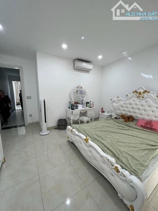 CẦU GIẤY, 50M x 6T, Ô TÔ VÀO NHÀ, MT 4M - Ô TÔ ĐỖ CỬA, DỪNG ĐỖ 24/24 x TẶNG NỘI THẤT ĐẸP