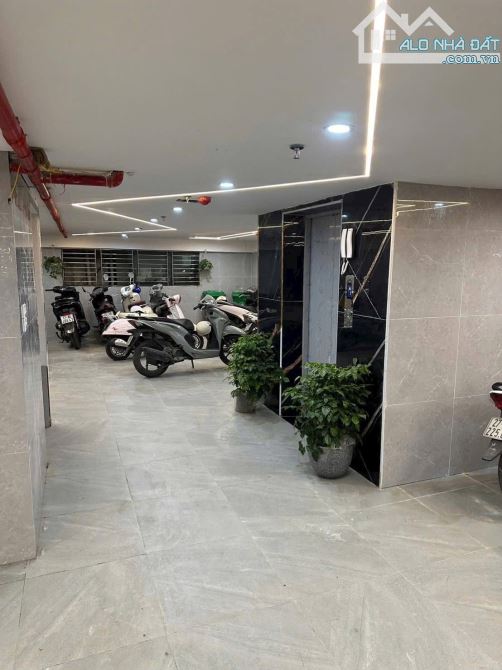 CẦN BÁN NHÀ MẶT PHỐ - ÔTÔ TRÁNH - KINH DOANH - DÒNG TIỀN CAO 200TR/ THÁNG