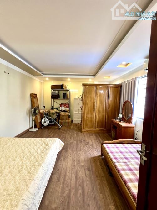 PHÂN LÔ VIP HOÀNG VĂN THÁI - LÔ GÓC - GARA Ô TÔHÀNG XÓM TOÀN CÁN BỘ VỀ HƯU