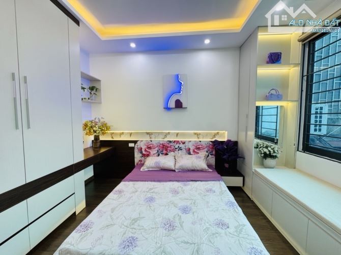 Nhà đẹp phố Bạch Mai - 10m ra phố, ngõ thẳng tắp, xe ba gác đỗ cửa - 42m - hơn 8 tỷ.