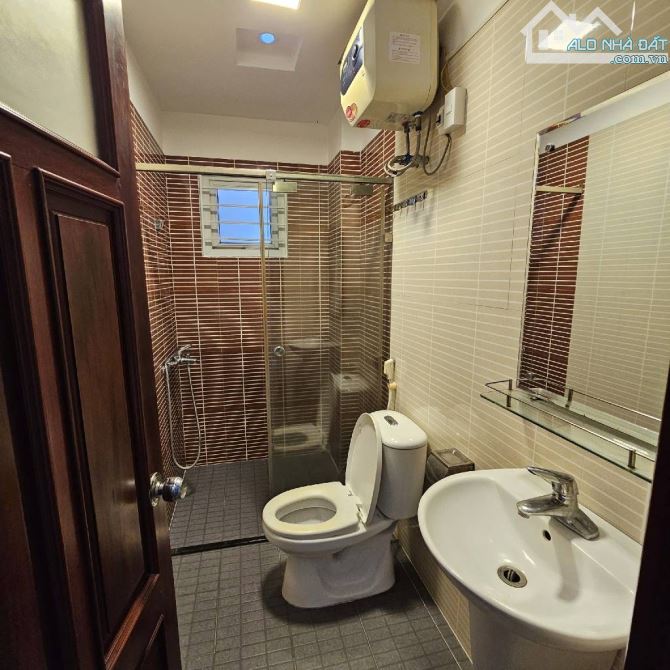 LÔ GÓC 2 THOÁNG- DÂN XÂY- NGÕ OTO TRÁNH VỈA HÈ - DỪNG ĐỖ NGÀY ĐÊM - HOÀNG HOA THÁM