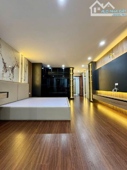 Bán Nhà Hoàng Mai, Đền Lừ – Thang Máy, Gara Oto – 6T– 50m – 18.7 tỷ