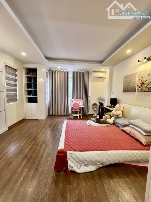 PHÂN LÔ VIP HOÀNG VĂN THÁI - LÔ GÓC - GARA Ô TÔHÀNG XÓM TOÀN CÁN BỘ VỀ HƯU