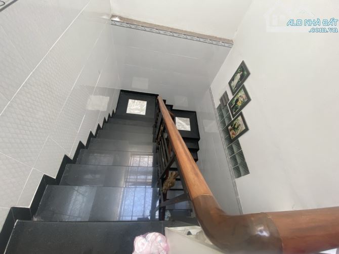 Nhà 2T ngay chợ lạc quang kinh doanh tốt tân thới nhất quận 12.(4.7x23) - 9.x tỷ - 6