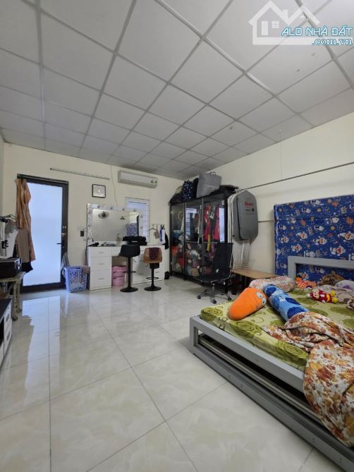 Nhà 2T ngay chợ lạc quang kinh doanh tốt tân thới nhất quận 12.(4.7x23) - 9.x tỷ - 8