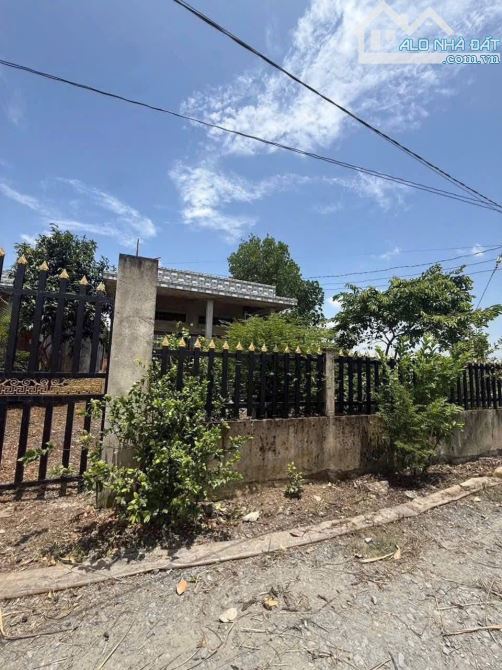 CHÍNH CHỦ ĐI NƯỚC NGOÀI CẦN BÁN CĂN NHÀ VƯỜN DT 320m2 CHỈ 1TỶ980TR XÃ  BÌNH CHÁNH