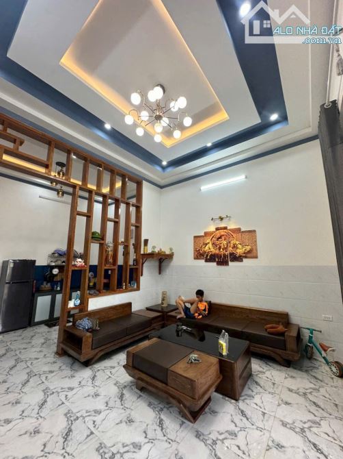 Nhà Đẹp Full Nội Thất Cách Trung Tâm Phố Chỉ 4Km