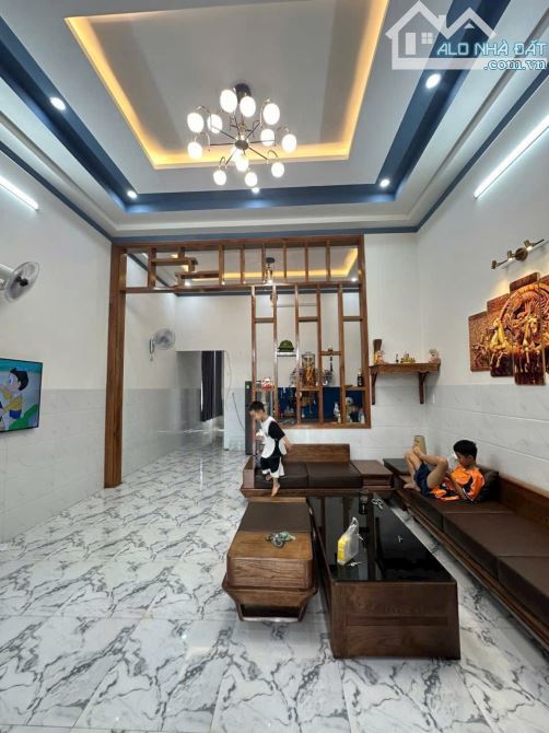 Nhà Đẹp Full Nội Thất Cách Trung Tâm Phố Chỉ 4Km - 1