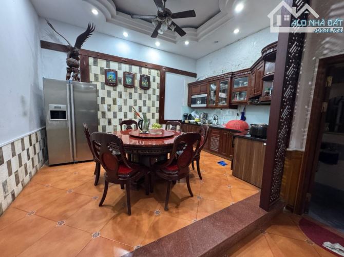 GIÁ CỰC PHẨM! Mặt phố Chùa Bộc, vỉa hè, KD, thông sàn, ở+cho thuê sẵn DT 30tr/th